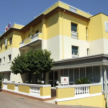 Ξενοδοχείο Estee
