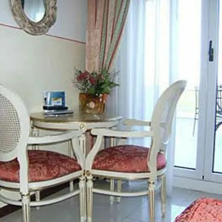 Estée Hotel 4*