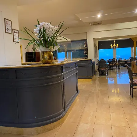 埃斯缇酒店 代森扎诺-德尔加达