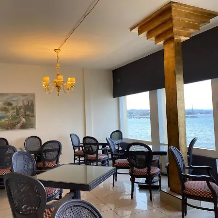 埃斯缇酒店 代森扎诺-德尔加达